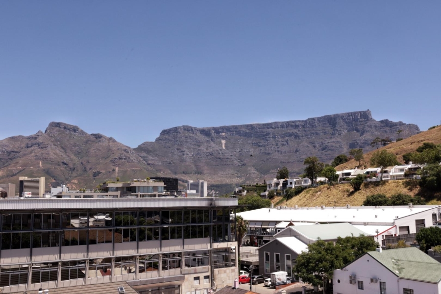 To Let 2 Bedroom Property for Rent in Green Point Western Cape